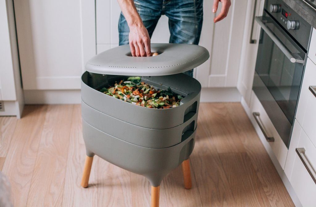 The 5 Best Indoor Compost Bins In 2023 | SKINGROOM